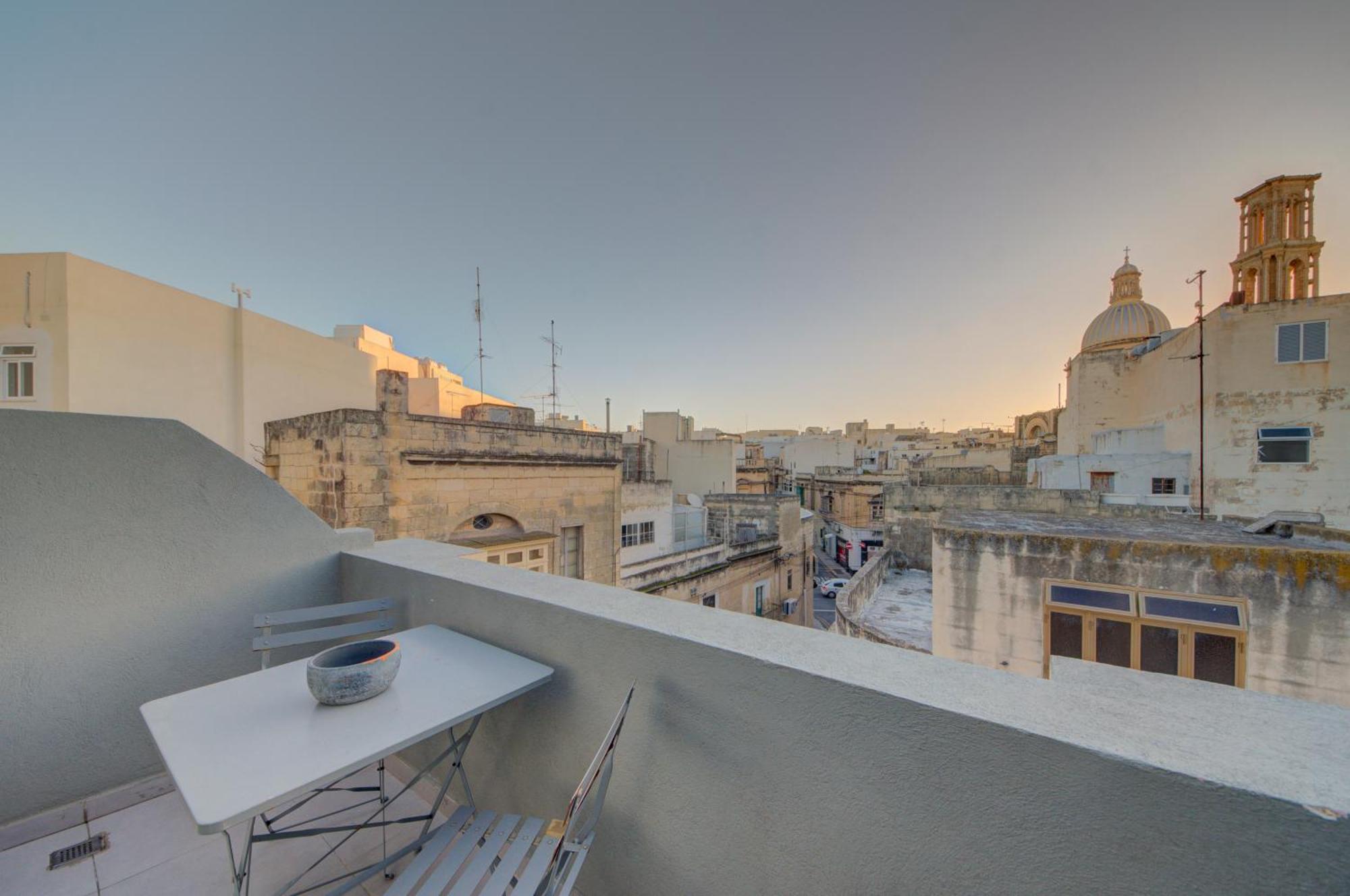 Cosy Penthouse In Hamrun - Walking Distance To Valletta Екстер'єр фото